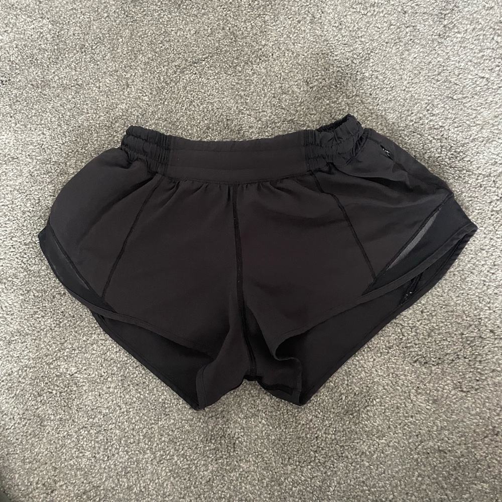 Lululemon Hotty Hot 2.5” shorts